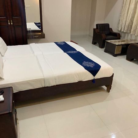 Jnr Grand Hotel Madanapalle Екстериор снимка