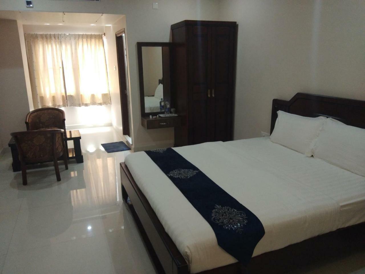 Jnr Grand Hotel Madanapalle Екстериор снимка