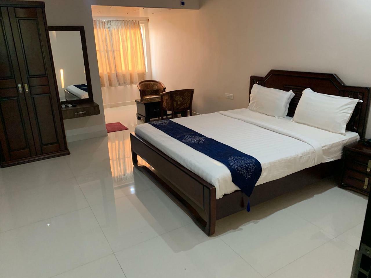 Jnr Grand Hotel Madanapalle Екстериор снимка